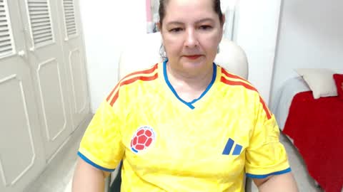 leonela   online show from June 18, 9:14 am
