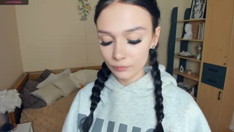 Alice online show from April 8, 7:03 pm