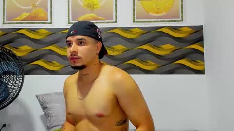 Snapshot of leonhotx chatting on March 16, 12:09 pm Leon online show from March 16, 12:09 pm