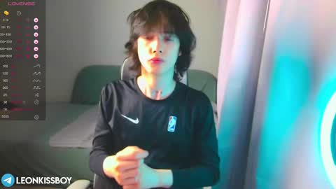 leonkissboy online show from March 29, 10:26 am