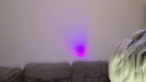 leonlure online show from December 1, 3:00 am