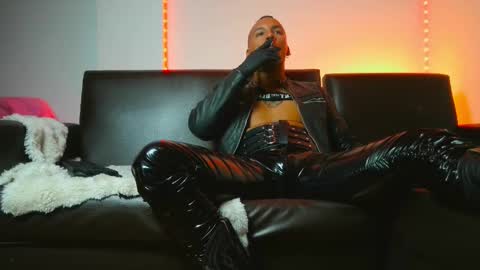 Lenardo jaramillo online show from December 6, 8:59 am