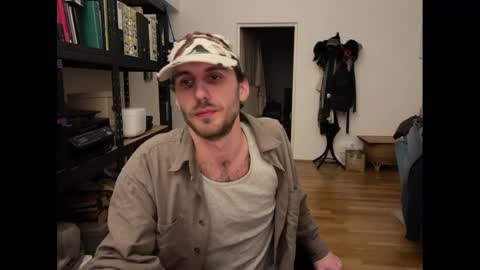 Leon online show from February 17, 8:04 pm