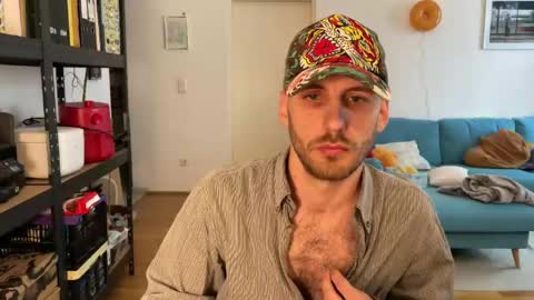 Leon online show from June 3, 7:33 am