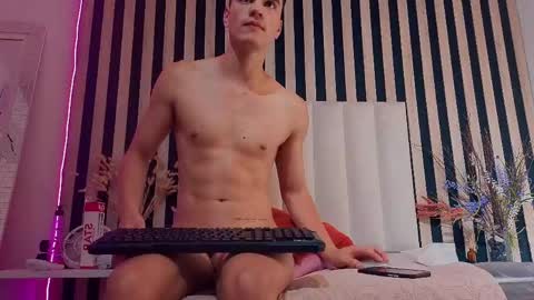 Snapshot of leotease chatting on May 15, 11:45 pm leotease online show from May 15, 11:45 pm