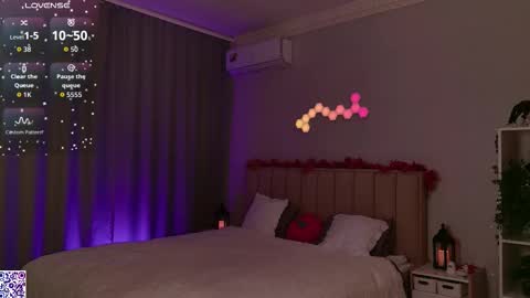 Nicole Moore online show from October 5, 2:26 pm