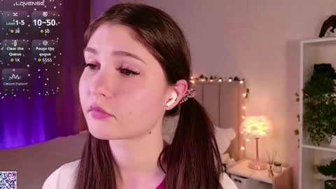 Nicole Moore online show from November 19, 3:12 pm