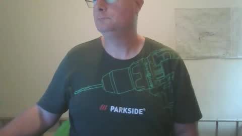 Snapshot of lerase40 chatting on November 13, 10:25 am homquisgode online show from November 13, 10:25 am