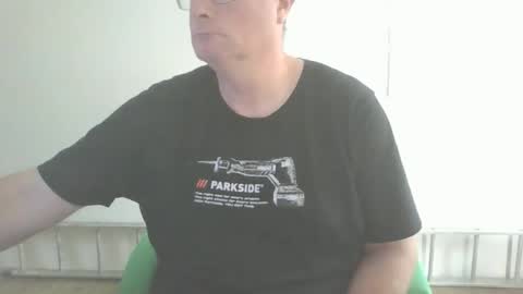 Snapshot of lerase40 chatting on November 18, 9:36 am homquisgode online show from November 18, 9:36 am