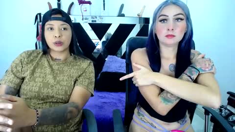 Victoria and Juliana online show from December 19, 1:18 am