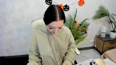 Lesley online show from October 12, 4:00 am