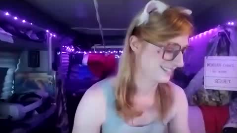 Snapshot of lesleygumgrass chatting on February 15, 6:12 pm LesleyGumGrass- The Boring Trans girl online show from February 15, 6:12 pm