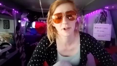 Snapshot of lesleygumgrass chatting on February 17, 3:31 pm LesleyGumGrass- The Boring Trans girl online show from February 17, 3:31 pm