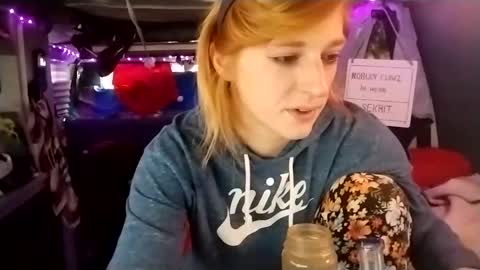 Snapshot of lesleygumgrass chatting on February 18, 6:47 pm LesleyGumGrass- The Boring Trans girl online show from February 18, 6:47 pm