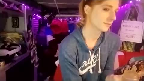 Snapshot of lesleygumgrass chatting on February 19, 12:46 am LesleyGumGrass- The Boring Trans girl online show from February 19, 12:46 am