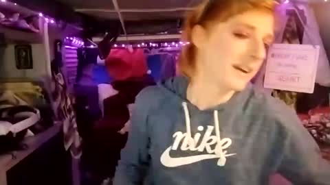 Snapshot of lesleygumgrass chatting on February 19, 3:50 am LesleyGumGrass- The Boring Trans girl online show from February 19, 3:50 am