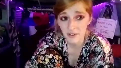 Snapshot of lesleygumgrass chatting on February 19, 6:55 am LesleyGumGrass- The Boring Trans girl online show from February 19, 6:55 am