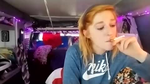 Snapshot of lesleygumgrass chatting on February 19, 5:49 pm LesleyGumGrass- The Boring Trans girl online show from February 19, 5:49 pm