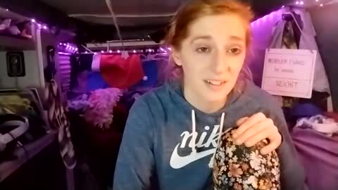 Snapshot of lesleygumgrass chatting on February 20, 2:40 am LesleyGumGrass- The Boring Trans girl online show from February 20, 2:40 am