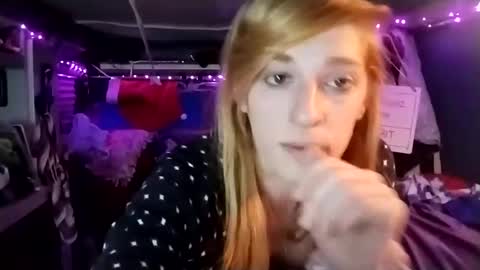 Snapshot of lesleygumgrass chatting on February 20, 5:44 am LesleyGumGrass- The Boring Trans girl online show from February 20, 5:44 am