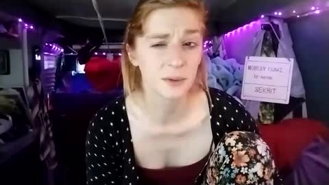 Snapshot of lesleygumgrass chatting on February 20, 6:24 pm LesleyGumGrass- The Boring Trans girl online show from February 20, 6:24 pm