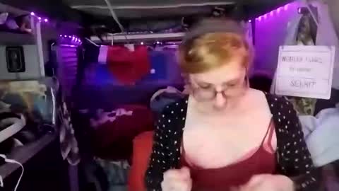 Snapshot of lesleygumgrass chatting on February 22, 12:05 am LesleyGumGrass- The Boring Trans girl online show from February 22, 12:05 am