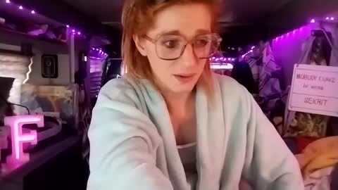 Snapshot of lesleygumgrass chatting on February 24, 5:31 pm LesleyGumGrass- The Boring Trans girl online show from February 24, 5:31 pm