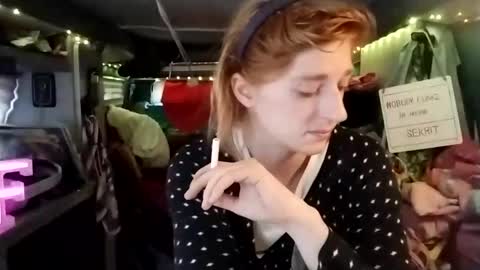 Snapshot of lesleygumgrass chatting on February 25, 4:10 pm LesleyGumGrass- The Boring Trans girl online show from February 25, 4:10 pm