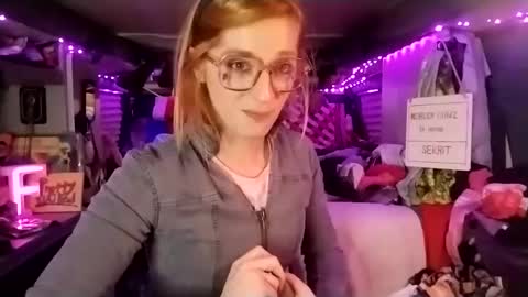 Snapshot of lesleygumgrass chatting on February 27, 5:24 am LesleyGumGrass- The Boring Trans girl online show from February 27, 5:24 am