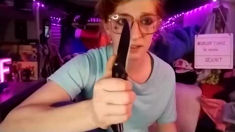 Snapshot of lesleygumgrass chatting on March 1, 7:41 am LesleyGumGrass- The Boring Trans girl online show from March 1, 7:41 am