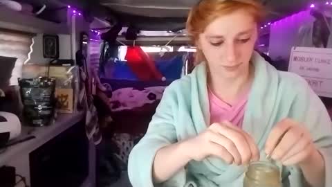 Snapshot of lesleygumgrass chatting on March 2, 4:42 pm LesleyGumGrass- The Boring Trans girl online show from March 2, 4:42 pm