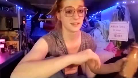 Snapshot of lesleygumgrass chatting on March 4, 1:12 am LesleyGumGrass- The Boring Trans girl online show from March 4, 1:12 am