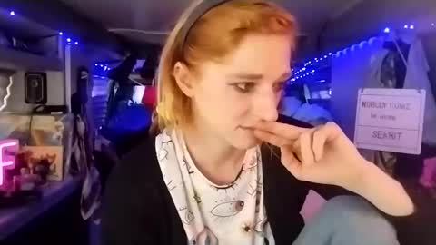 Snapshot of lesleygumgrass chatting on March 4, 4:09 pm LesleyGumGrass- The Boring Trans girl online show from March 4, 4:09 pm