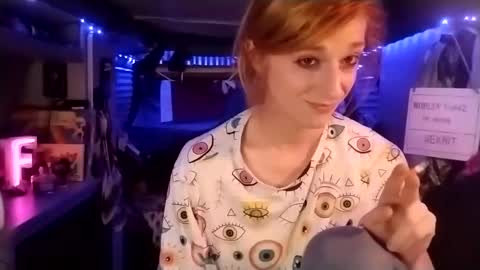 Snapshot of lesleygumgrass chatting on March 5, 12:59 am LesleyGumGrass- The Boring Trans girl online show from March 5, 12:59 am