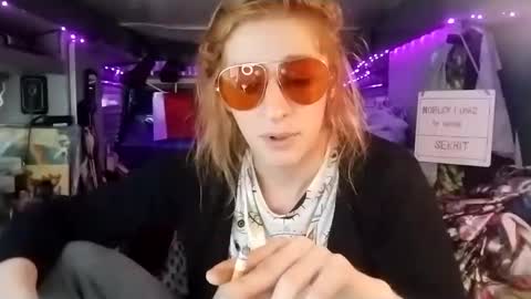 Snapshot of lesleygumgrass chatting on March 5, 2:23 pm LesleyGumGrass- The Boring Trans girl online show from March 5, 2:23 pm