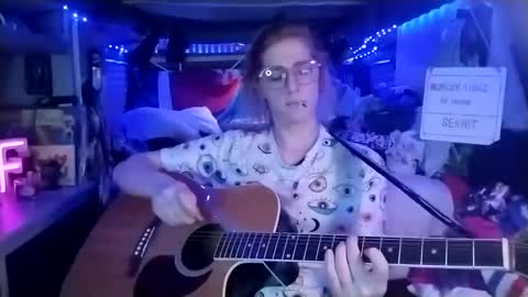 Snapshot of lesleygumgrass chatting on March 5, 11:38 pm LesleyGumGrass- The Boring Trans girl online show from March 5, 11:38 pm