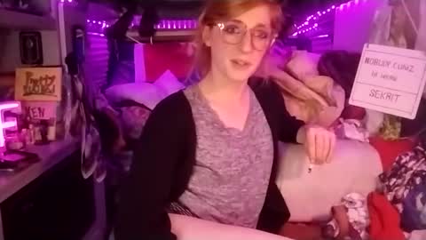 Snapshot of lesleygumgrass chatting on March 6, 8:52 am LesleyGumGrass- The Boring Trans girl online show from March 6, 8:52 am