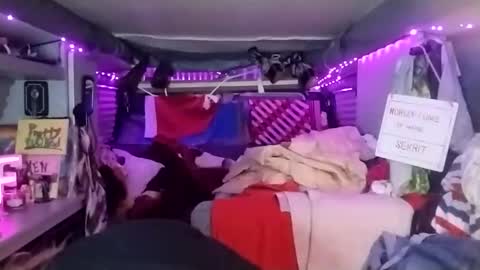 Snapshot of lesleygumgrass chatting on March 7, 12:04 am LesleyGumGrass- The Boring Trans girl online show from March 7, 12:04 am