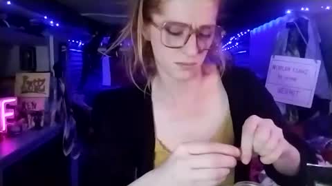 Snapshot of lesleygumgrass chatting on March 7, 4:35 am LesleyGumGrass- The Boring Trans girl online show from March 7, 4:35 am