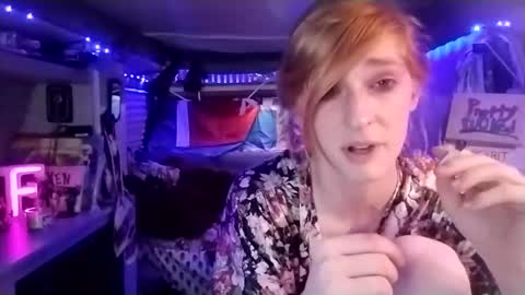 Snapshot of lesleygumgrass chatting on March 10, 7:21 am LesleyGumGrass- The Boring Trans girl online show from March 10, 7:21 am