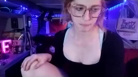 Snapshot of lesleygumgrass chatting on March 11, 3:26 am LesleyGumGrass- The Boring Trans girl online show from March 11, 3:26 am