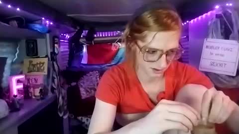 Snapshot of lesleygumgrass chatting on March 11, 10:42 pm LesleyGumGrass- The Boring Trans girl online show from March 11, 10:42 pm