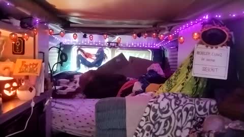 Snapshot of lesleygumgrass chatting on September 10, 6:41 pm LesleyGumGrass- The Boring Trans girl online show from September 10, 6:41 pm