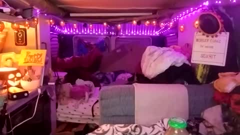 Snapshot of lesleygumgrass chatting on September 18, 3:52 am LesleyGumGrass- The Boring Trans girl online show from September 18, 3:52 am