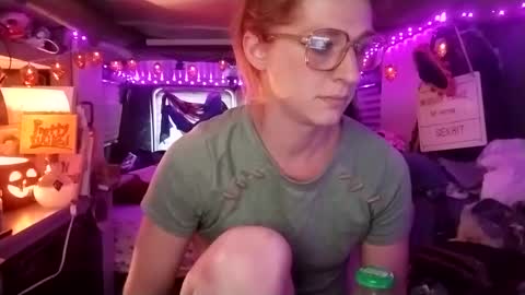 Snapshot of lesleygumgrass chatting on September 25, 1:59 pm LesleyGumGrass- The Boring Trans girl online show from September 25, 1:59 pm