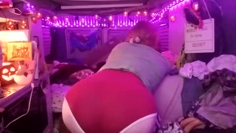 Snapshot of lesleygumgrass chatting on September 26, 5:11 am LesleyGumGrass- The Boring Trans girl online show from September 26, 5:11 am