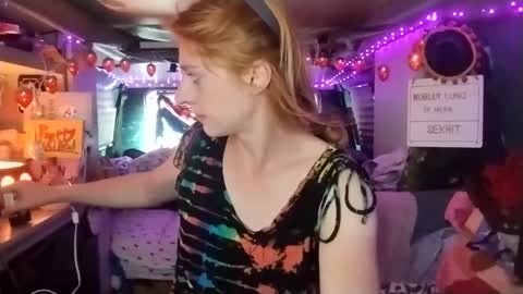 Snapshot of lesleygumgrass chatting on October 2, 5:53 pm LesleyGumGrass- The Boring Trans girl online show from October 2, 5:53 pm