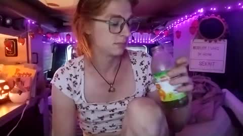 Snapshot of lesleygumgrass chatting on October 7, 5:43 pm LesleyGumGrass- The Boring Trans girl online show from October 7, 5:43 pm