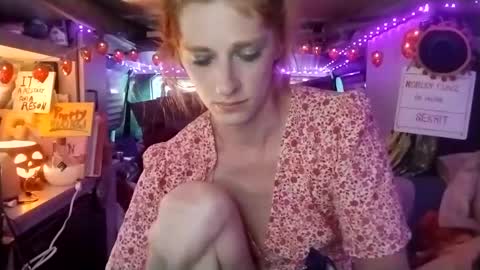 Snapshot of lesleygumgrass chatting on October 9, 2:37 pm LesleyGumGrass- The Boring Trans girl online show from October 9, 2:37 pm