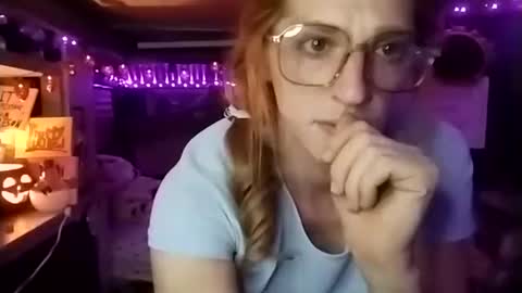 Snapshot of lesleygumgrass chatting on October 11, 5:17 am LesleyGumGrass- The Boring Trans girl online show from October 11, 5:17 am